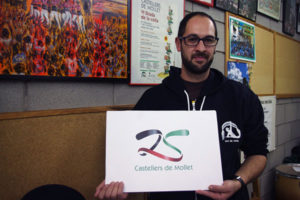 Samuel Ferrando amb el logo dels 25 anys
